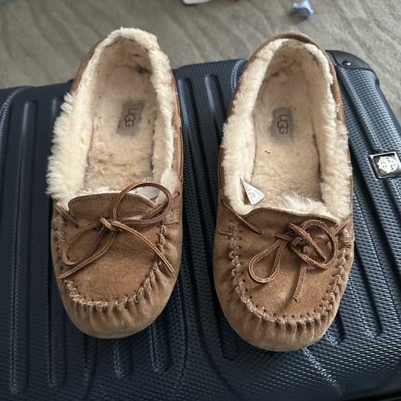 Ugg moccasins - Picture 1 of 5